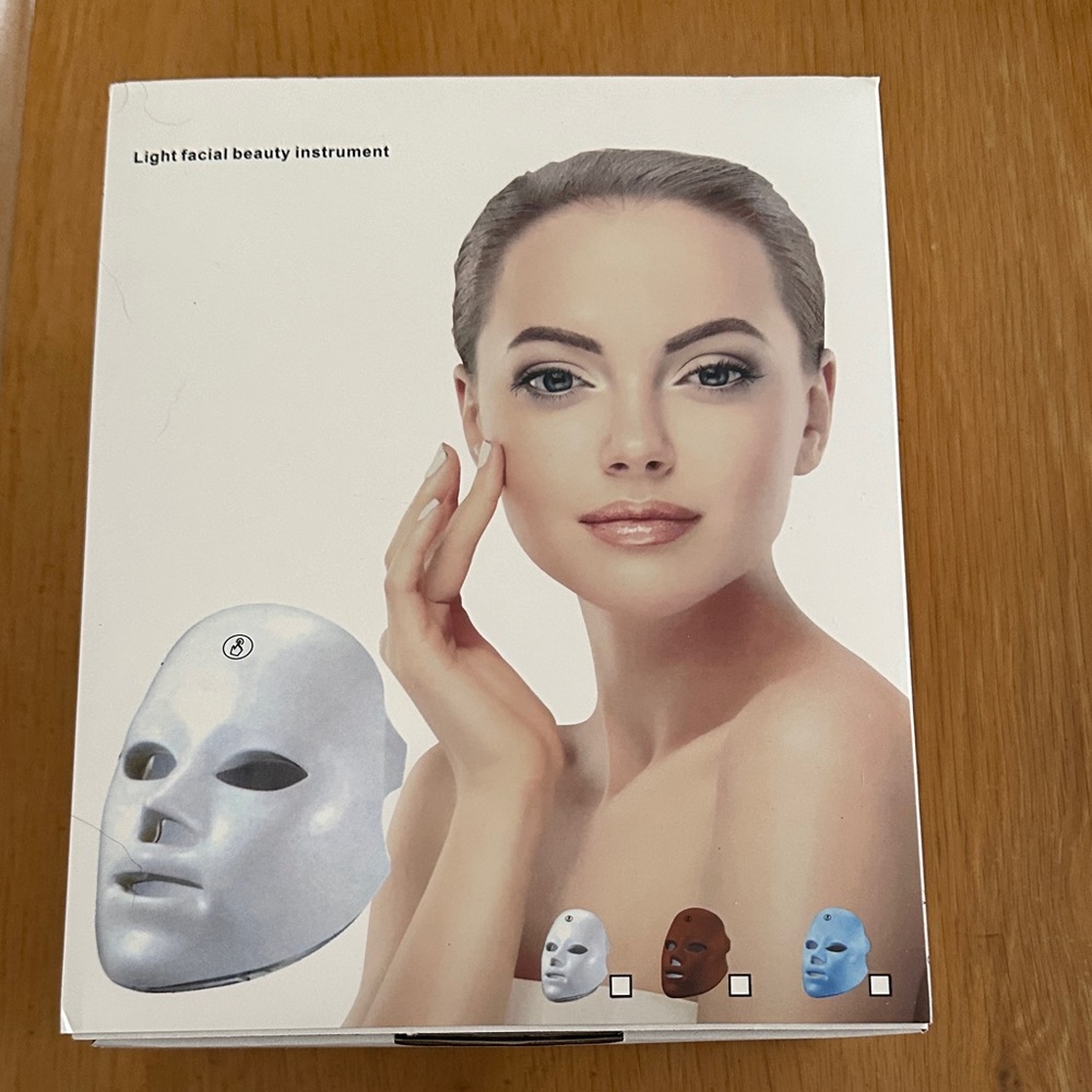 LED Light Therapy Face Mask